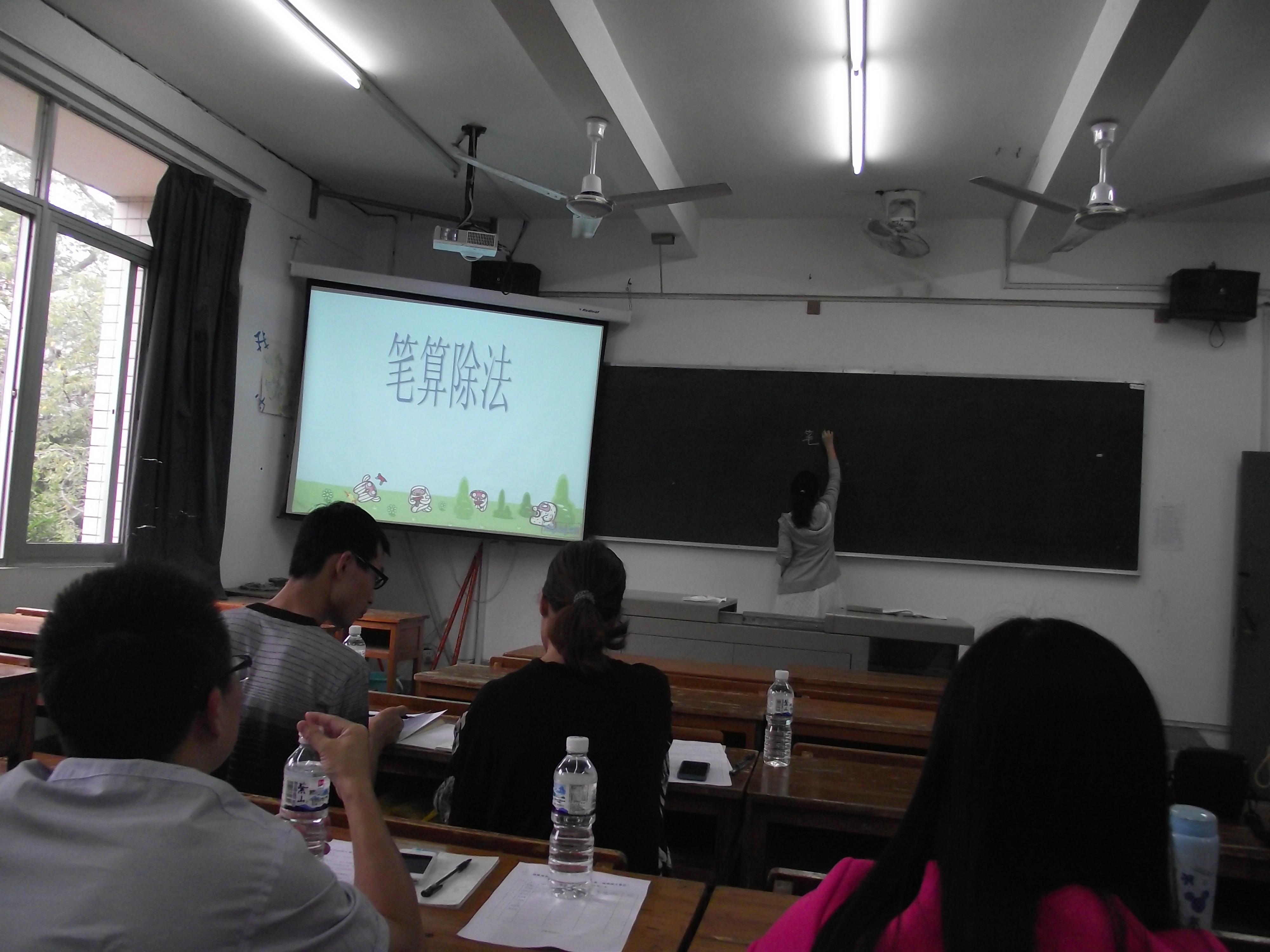 教科院举行2011级师范生教学技能大赛