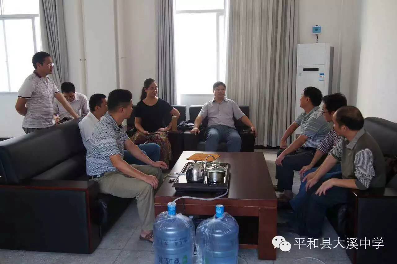 科院协同地方教育部门推进“区域农村教师发展协同创新中心”项目研究