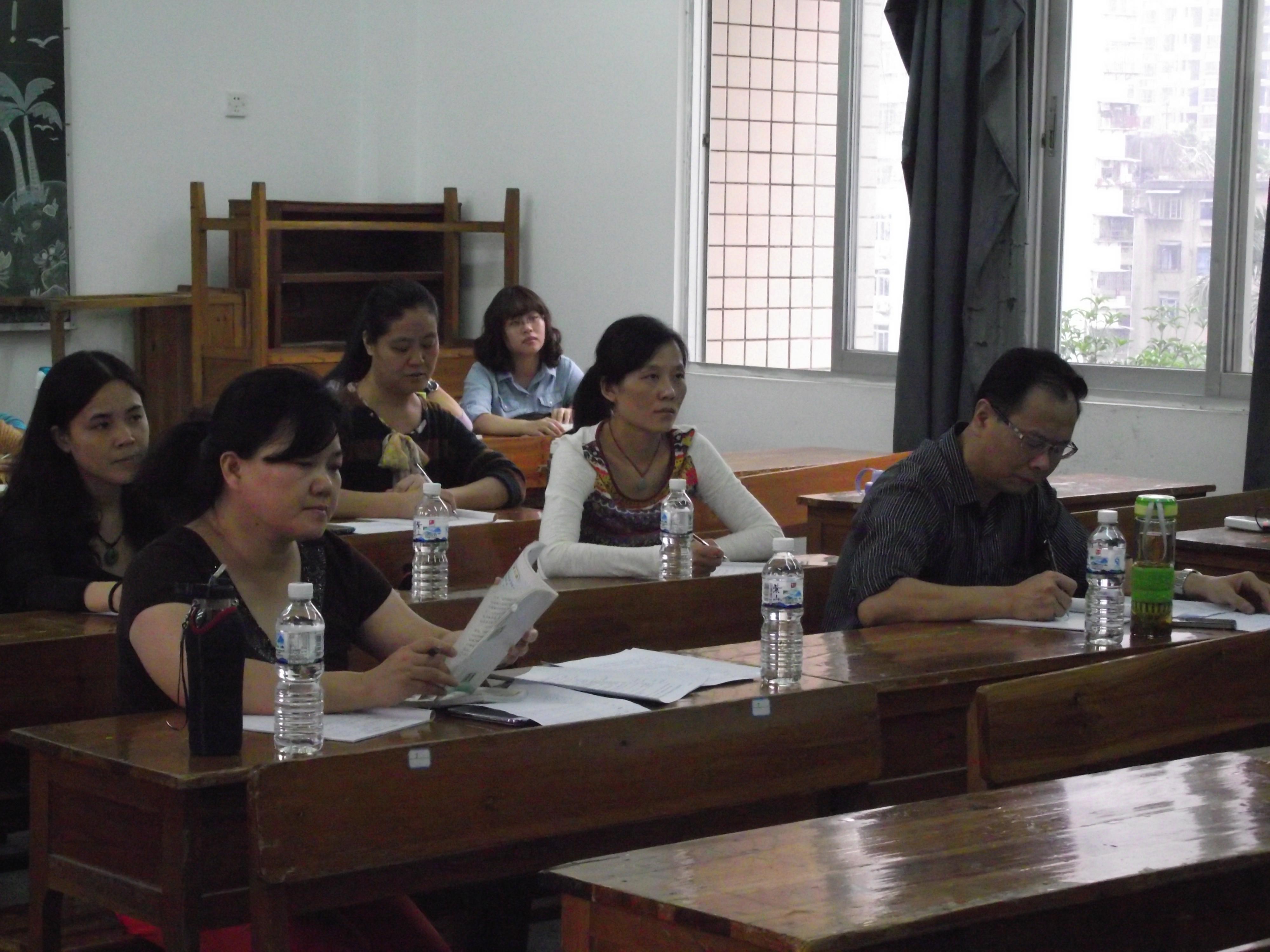 教科院举行2011级师范生教学技能大赛
