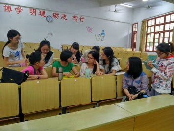 教师资格证面试考官来我院进行面试指导
