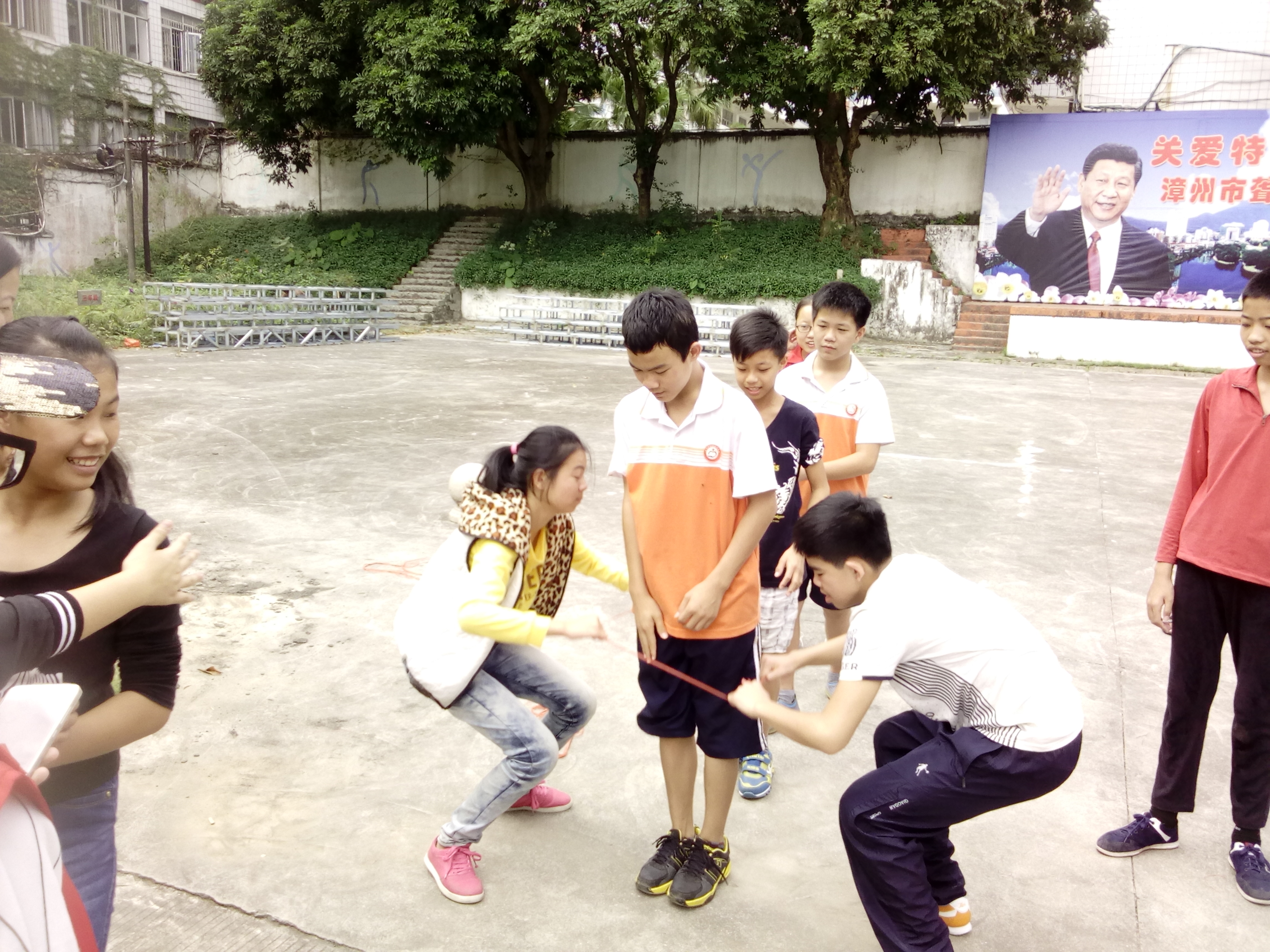 聋哑小学之 “手牵手交流,心连心沟通”主题团辅活动圆满成功