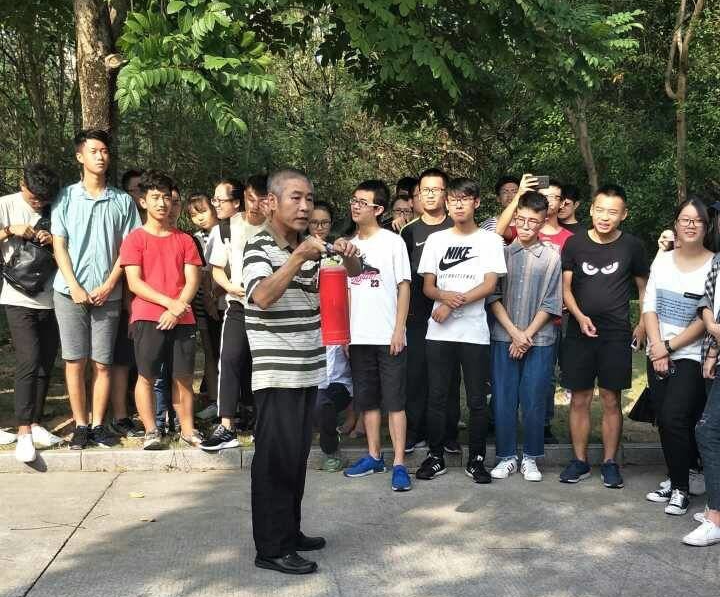 教育科学学院组织师生参加消防灭火演练