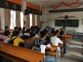 教育科学学院组织免费师范生到小学开展教育见习活动