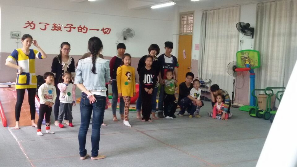 教育科学学院开展感恩月系列活动