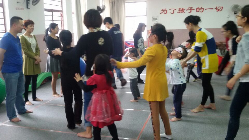 教育科学学院开展感恩月系列活动